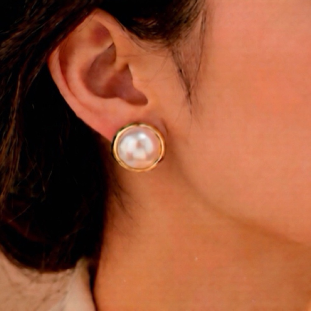 Vintage Elegant Gold and Cream Pearl Earrings